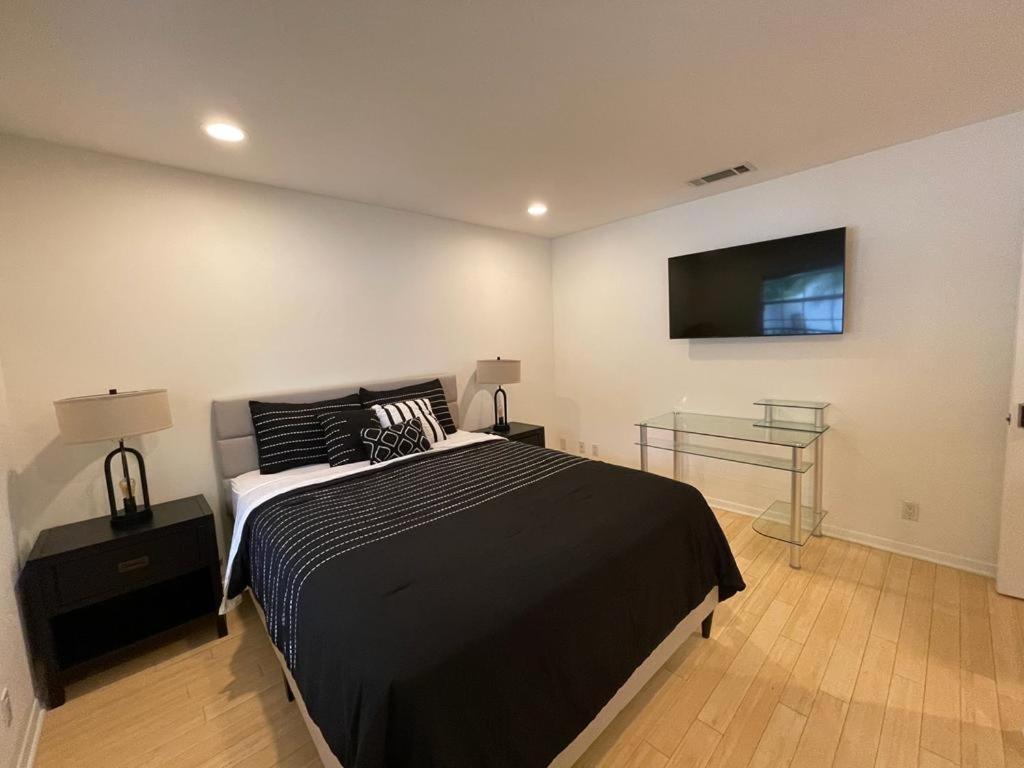 Charming Bright Traditional In Sherman Oaks Habitación en casa particular Los Ángeles