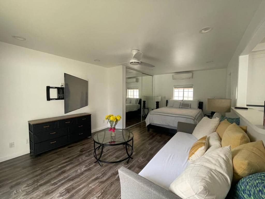 Charming Bright Traditional In Sherman Oaks * Los Ángeles