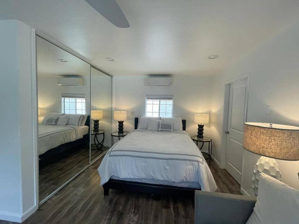 Charming Bright Traditional In Sherman Oaks Habitación en casa particular Los Ángeles
